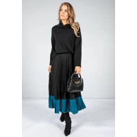 Soft Feel Fine Knit Pleated Skirt in Black & Teal